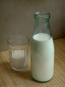 mleko w butelce PRL