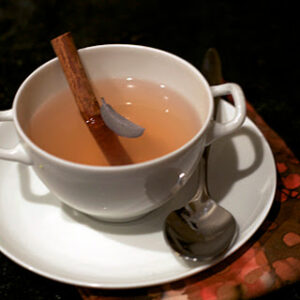 herbatka odchudzajaca z cynamonem i lisciem laurowym