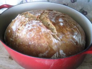 chleb bez wygniatania pieczony w garnku