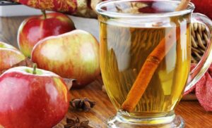 Woda cynamonowa z jabłkiem na odchudzanie i dla zdrowia