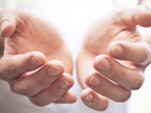 Ulecz się sam energią własnych dłoni - bioterapia w domu