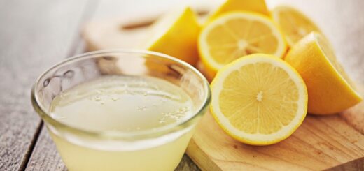 Woda z cytryną po przebudzeniu - faktyczne korzyści czy szkodliwe mity?