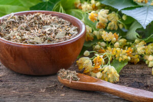 Herbatki ziołowe na przeziębienie i odporność - domowe kompozycje
