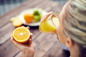 Wzbogacone witaminą C soki, napoje, przetwory mogą być toksyczne