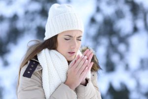 zimą trzeba chronić ciało przed wychłodzeniem 