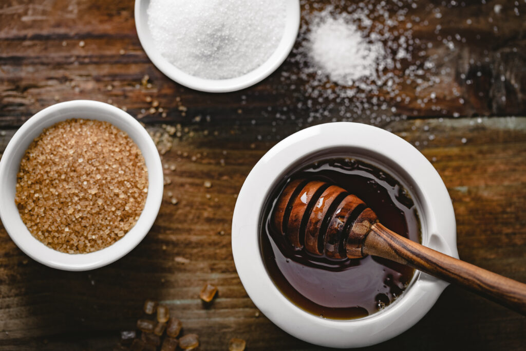 Słodziki naturalne i sztuczne substytuty cukru, których lepiej unikać